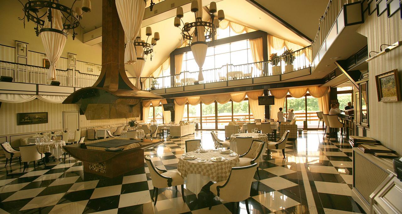 Superior Golf And Spa Resort ハルキウ エクステリア 写真