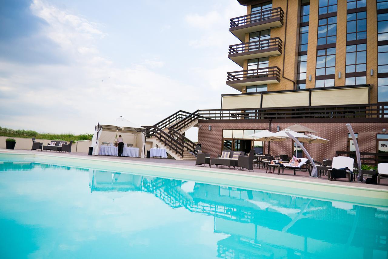 Superior Golf And Spa Resort ハルキウ エクステリア 写真
