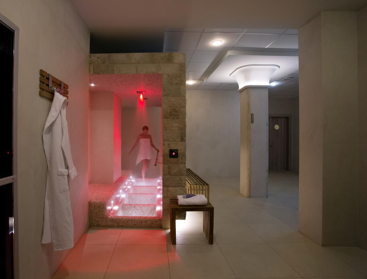 Superior Golf And Spa Resort ハルキウ エクステリア 写真