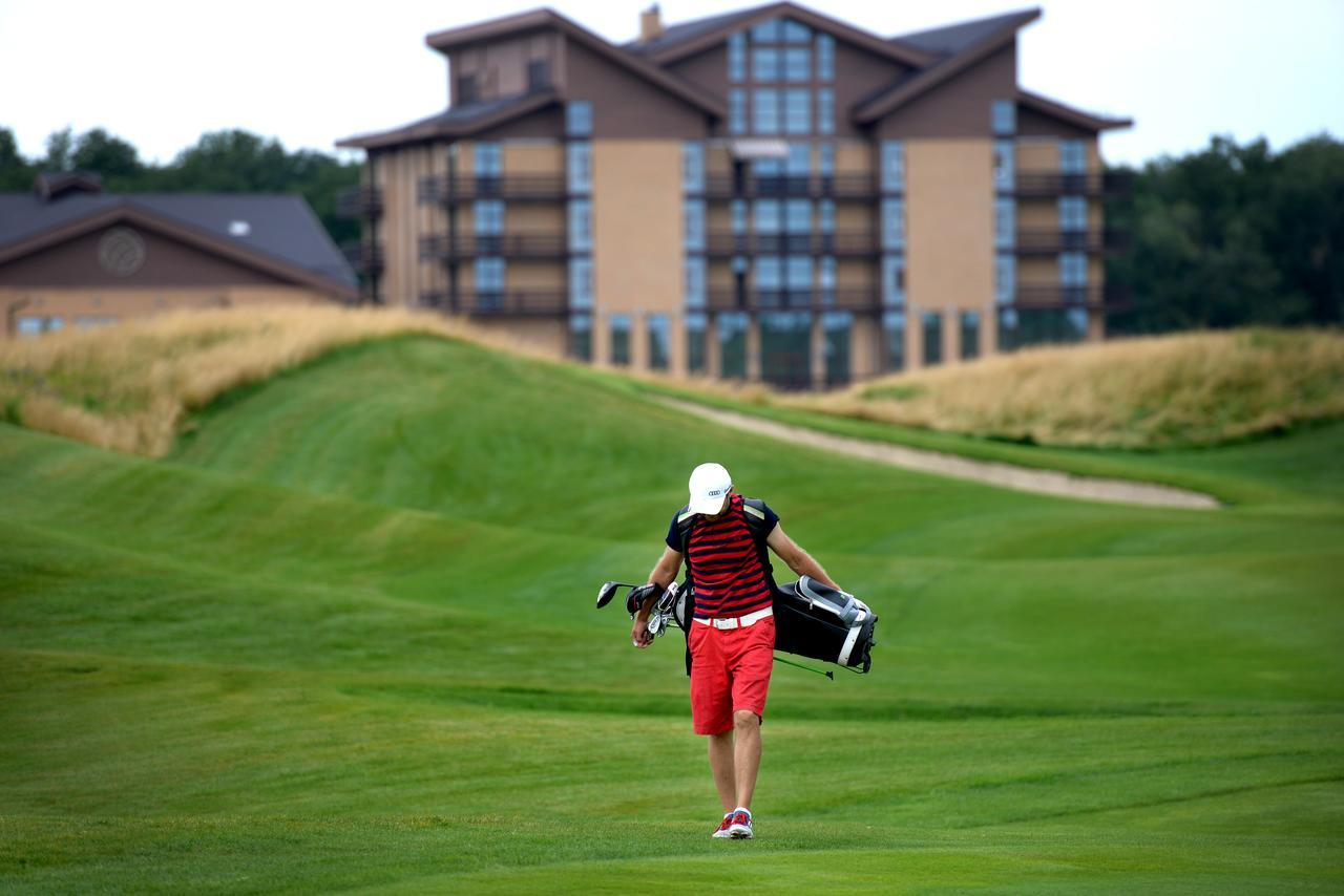 Superior Golf And Spa Resort ハルキウ エクステリア 写真